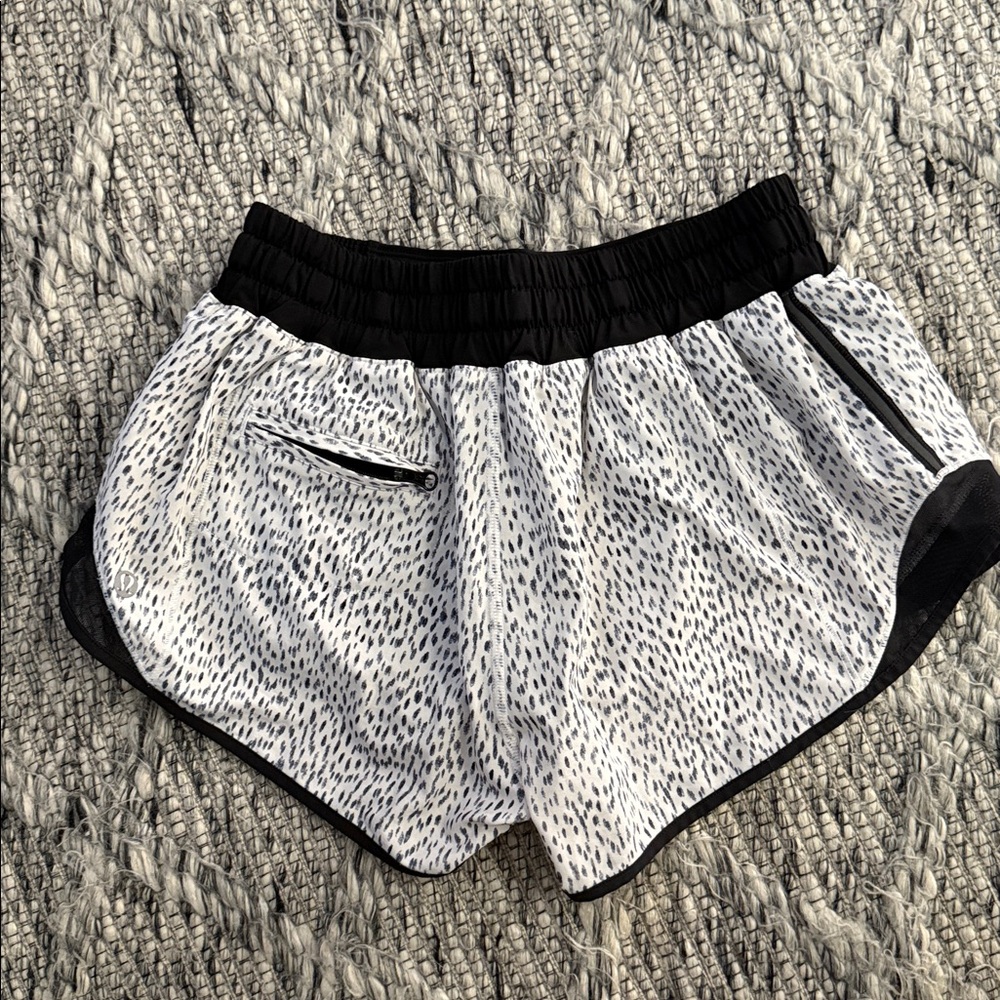 EUC Lululemon Size 4 Hotty Hot Shorts - Picture 3 of 7